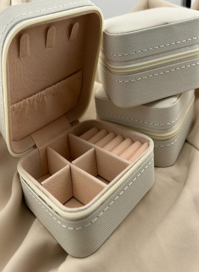 World Luxury Jewelry bag with smart interior design and multiple compartments - Image 2