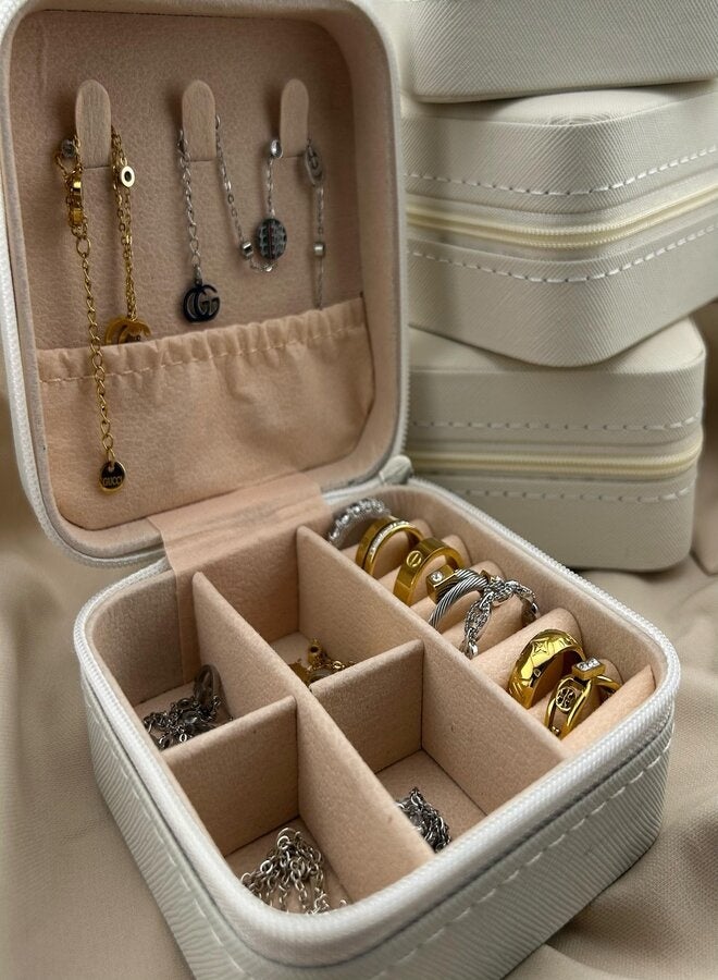World Luxury Jewelry bag with smart interior design and multiple compartments - Image 1