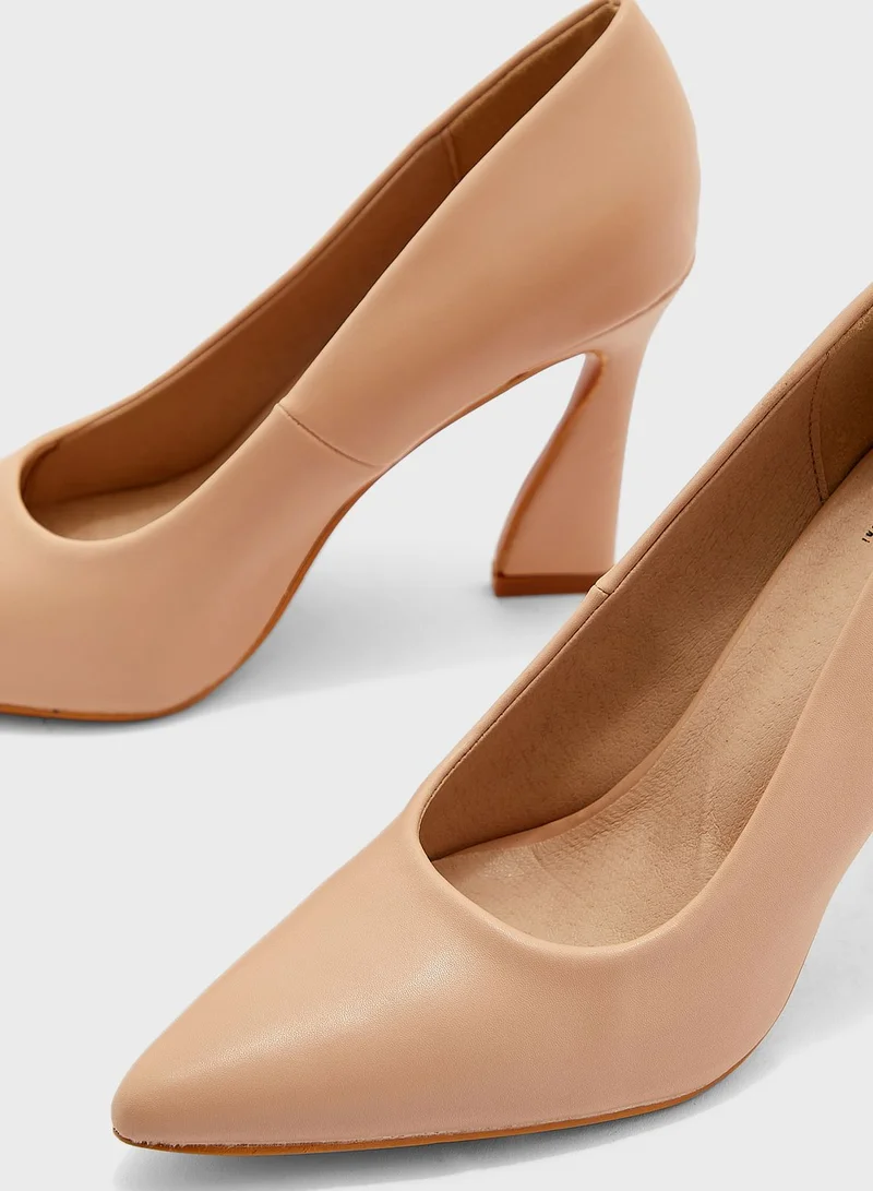 Ginger Curved Heel Pointed Pump Nude