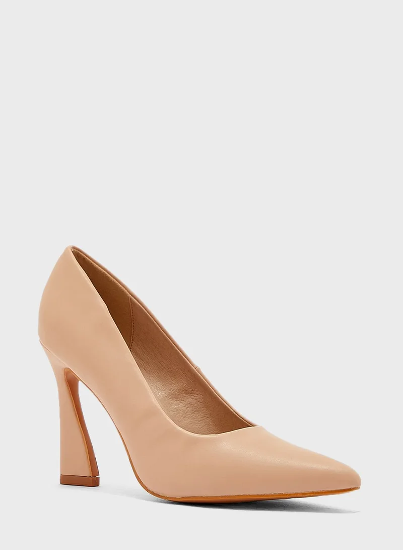 Ginger Curved Heel Pointed Pump Nude