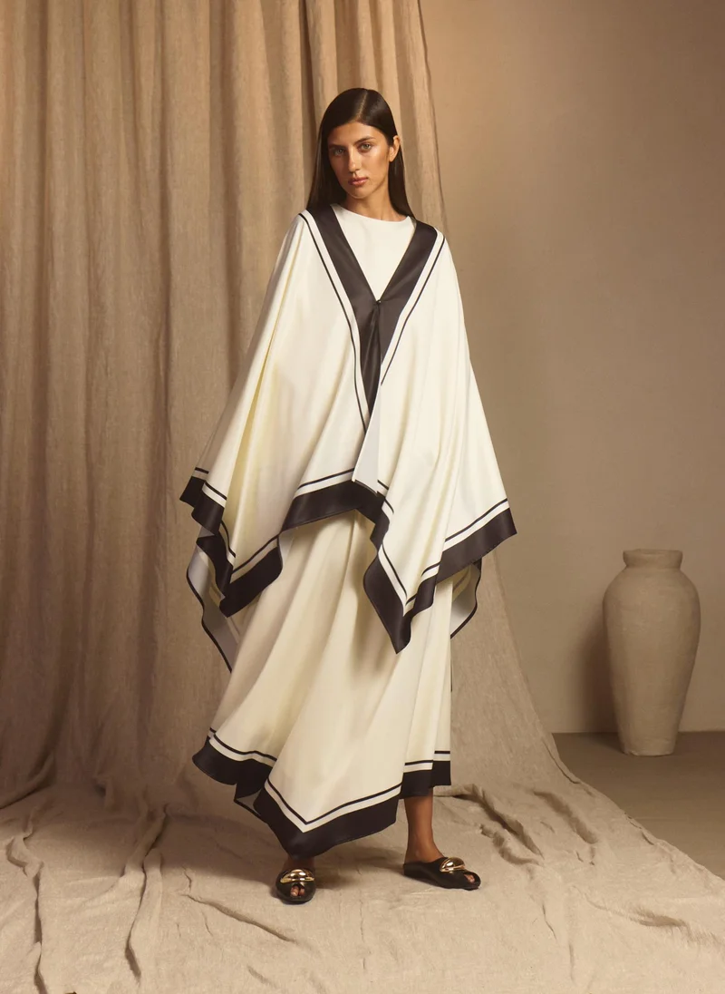 Maxi dress with a cape and contrasting details