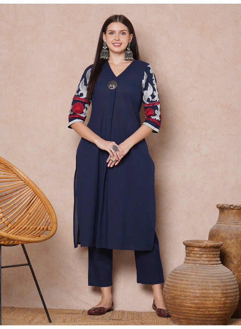 باناش برييا طقم نسائي أنيق منسق بتصميم A-Line واسع بطيات ومطرز بنقوش زهرية صلبة – ملابس تقليدية - Image 3