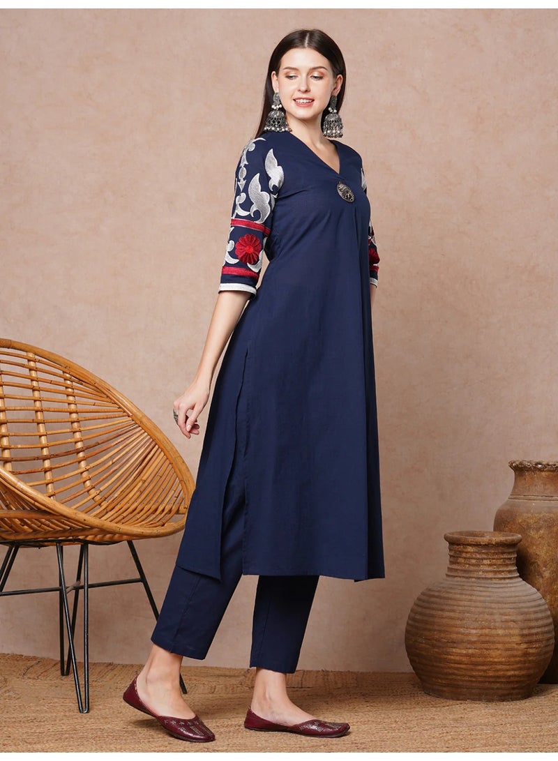 باناش برييا طقم نسائي أنيق منسق بتصميم A-Line واسع بطيات ومطرز بنقوش زهرية صلبة – ملابس تقليدية - Image 4