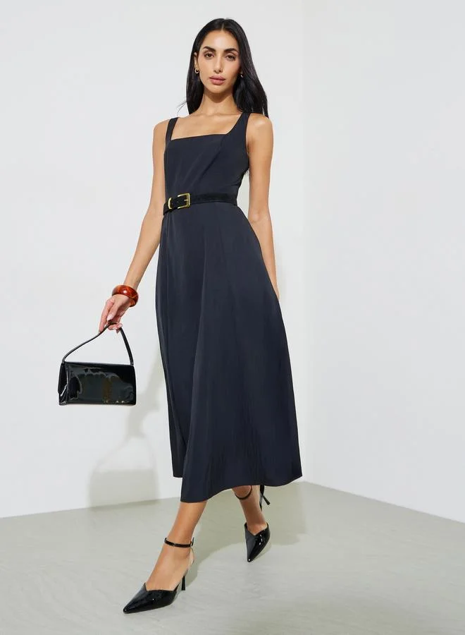 ستايلي Black Solid Square Neck Sleeveless A-Line Midi Dress