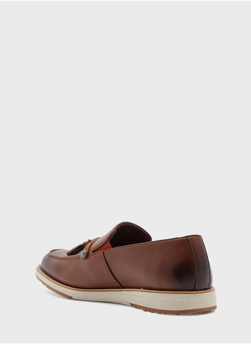Robert Wood - Tassel Details Casual Slip Ons - Image 1