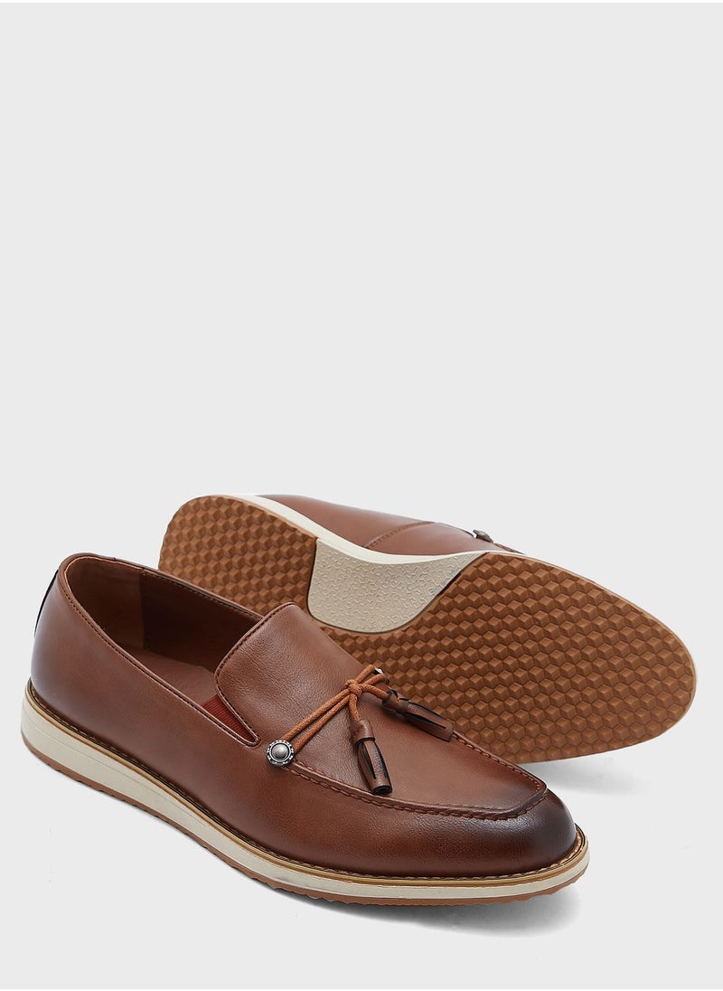 Robert Wood - Tassel Details Casual Slip Ons - Image 1