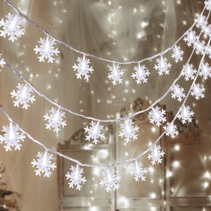 2 PACKS 100 LED CHRISTMAS SNOWFLAKE STRING LIGHTS HANGING DECORATIONS WINTER WONDERLAND LIGHTED DECOR FOR HOLIDAY XMAS INDOOR OUTDOOR PARTY SUPPLIES 426FTBATTERIES NOT INCLUDED