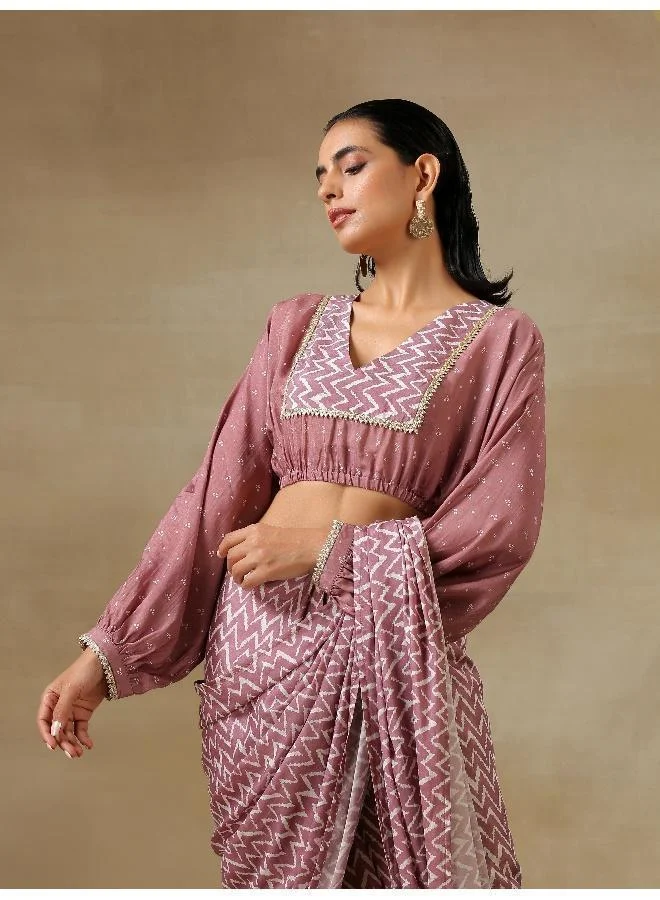 ترو برونز بلوزة حرير مطبوعة باللون البنفسجي الداكن مع مطاط