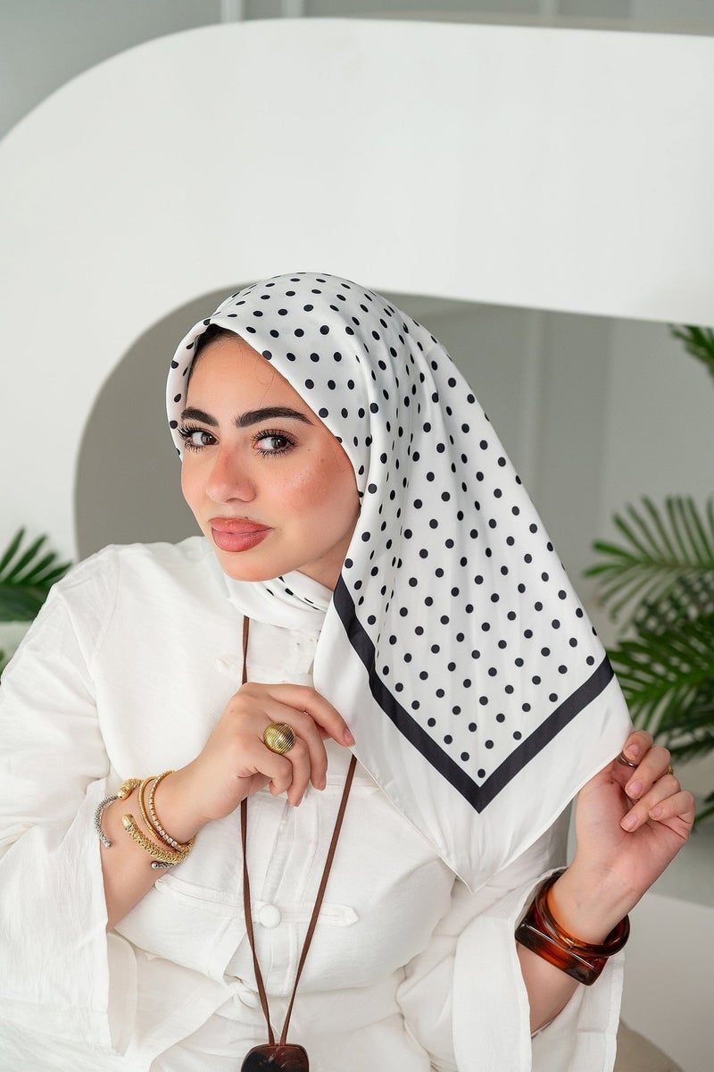 طرحة منقطة ساتان حرير مربعة راقية - أبيض