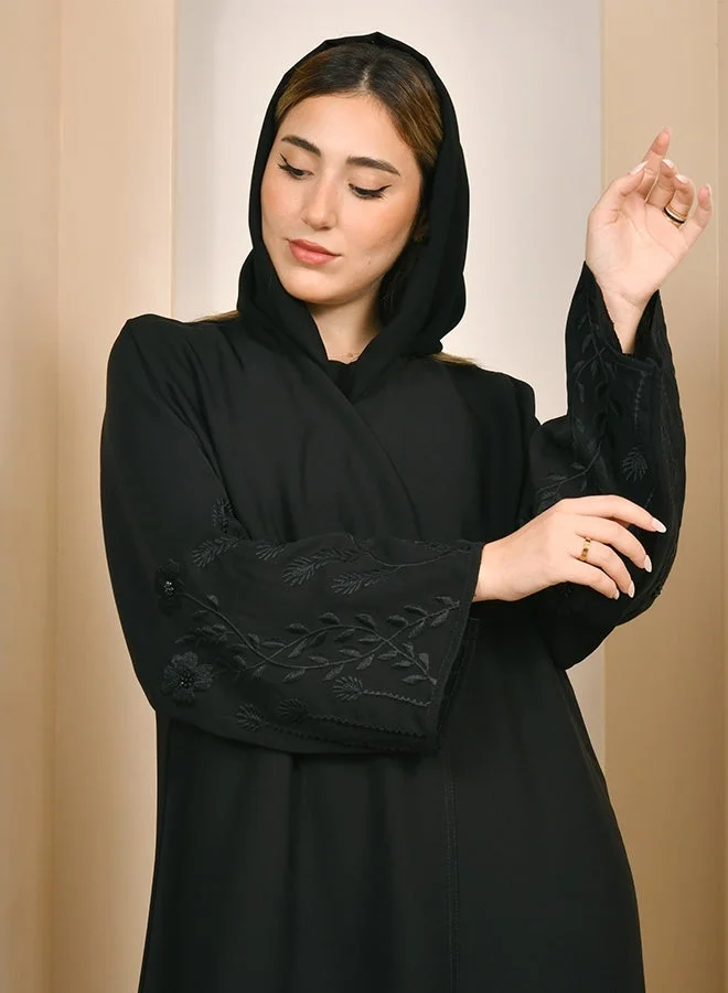 HAWRAA ABAYA Simple black abaya featuring sleeves adorned with delicate tree-inspired embroidery