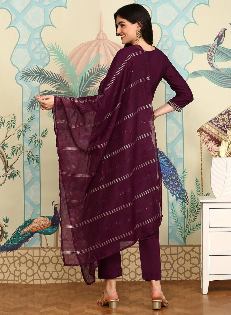 ISHIN Women's Magenta Silk Yoke Design Straight Fit Kurta Set