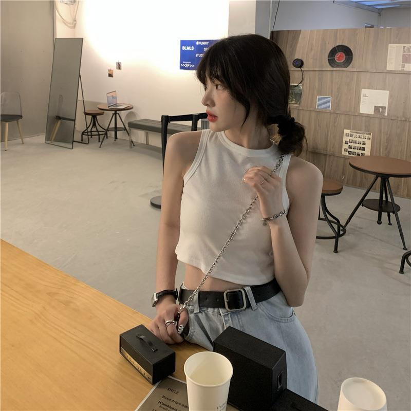 American Style Small Round Neck Slim Navel Short Outer Wearing Vest Summer 2025 New Hot Girl Sling Top Design Sense - Image 4