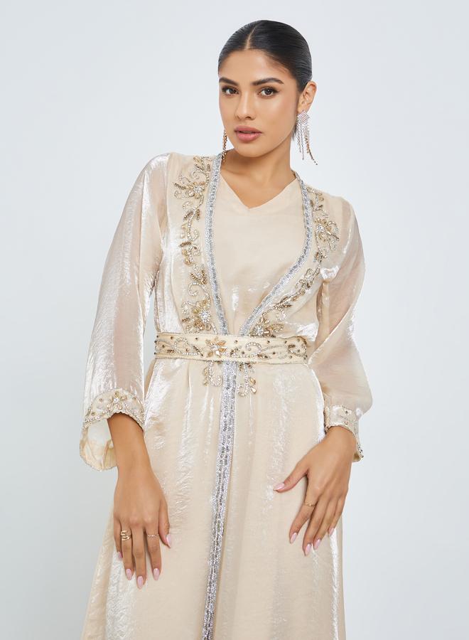 Amirah طقم كفتان وماكسي مزين بالكريمة - Image 2