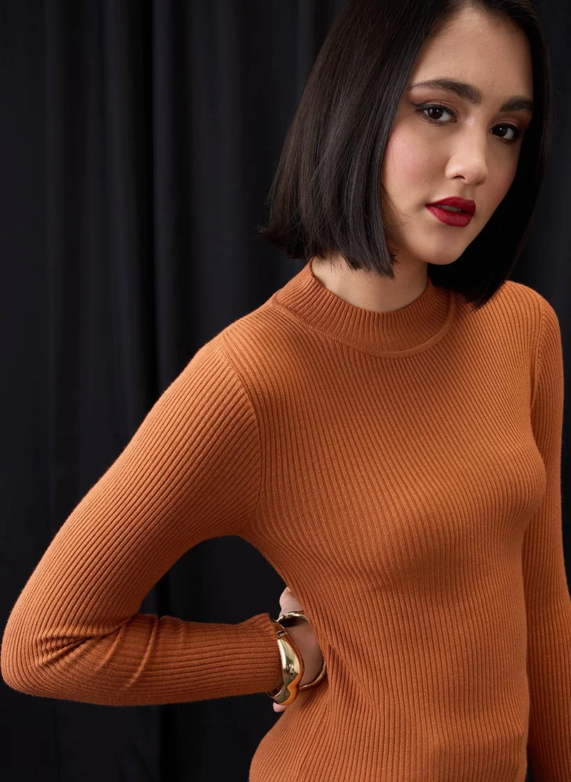 جلو باص بلوفر شتوي نسائي برقبة عالية وأكمام طويلة من جلوبس