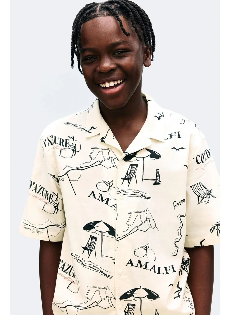 اتش اند ام قميص قطني بياقة ريزورت