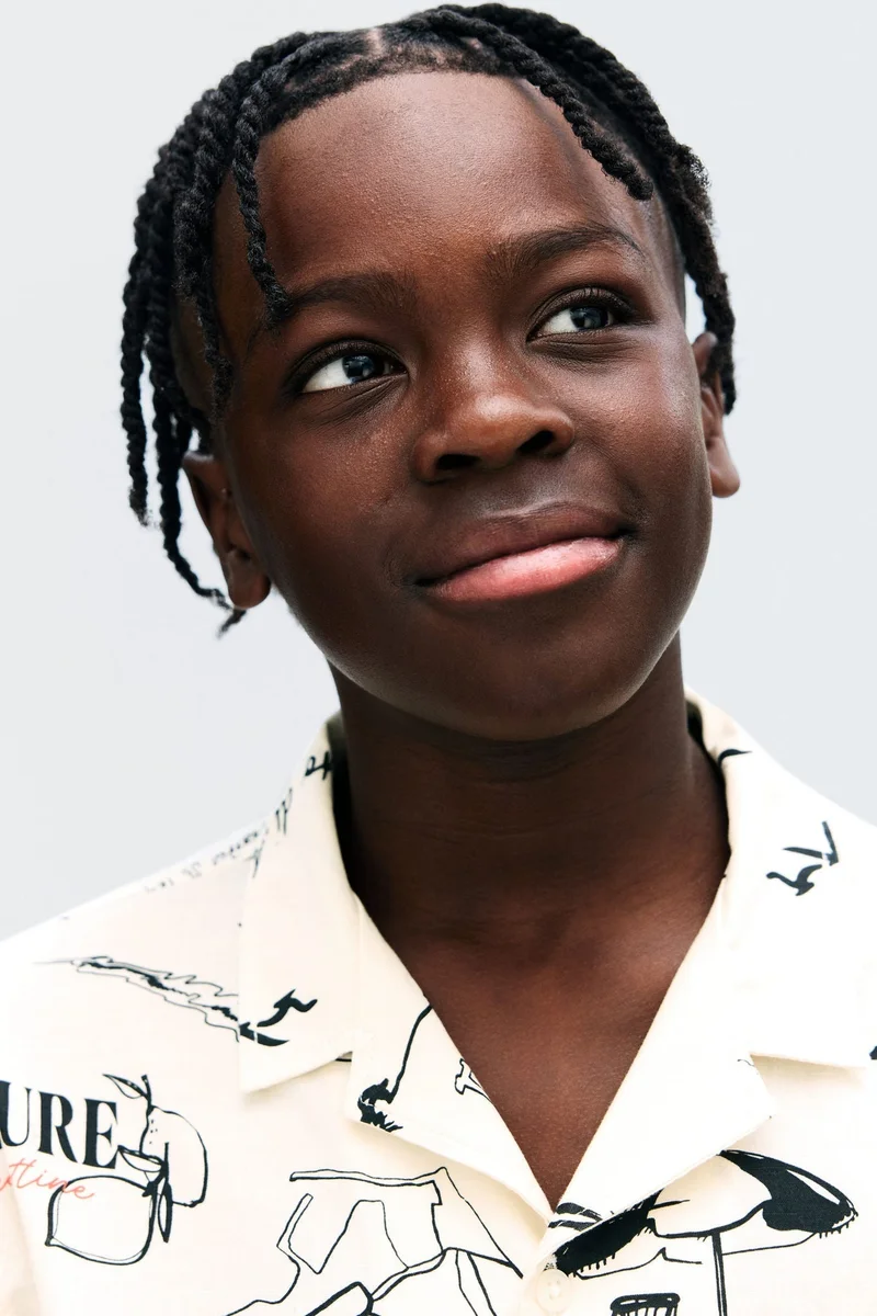 اتش اند ام قميص قطني بياقة ريزورت