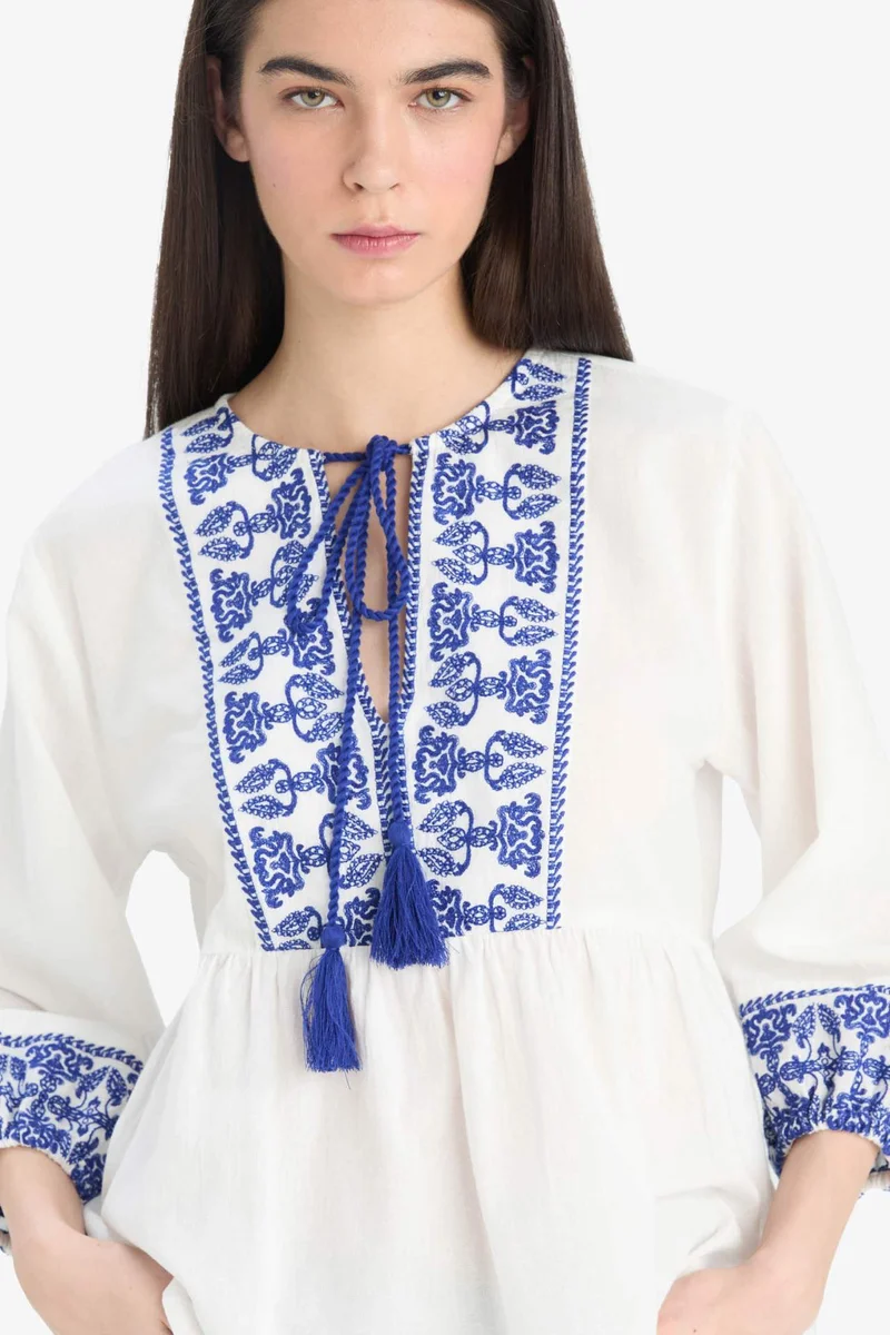 ديفاكتو Regular Fit Crew Neck Long Sleeve Blouse