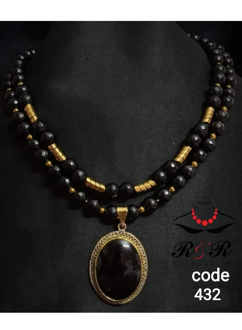 R&R Two-round women's necklace of natural onyx with a copper and hematite pendant