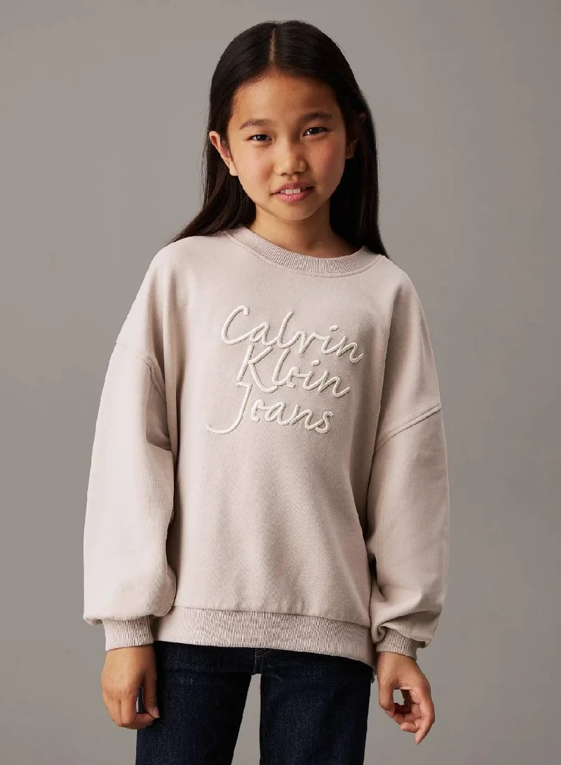 كالفن كلاين جينز سويت شيرت بقصة مريحة مزين بشعار كلفن كلاين