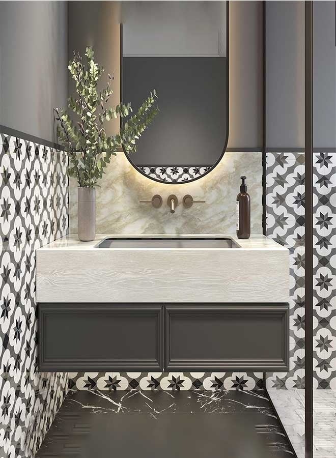 رَوَائِد ورق جدران بتصميم خشب الجوز 45×500 سم – بلون رمادي فاتح، ذاتي اللصق وقابل للإزالة، لتغليف الخزائن، المكاتب، الطاولات والدولايب – لفة فينيل بنقش حبيبات الخشب - Image 3