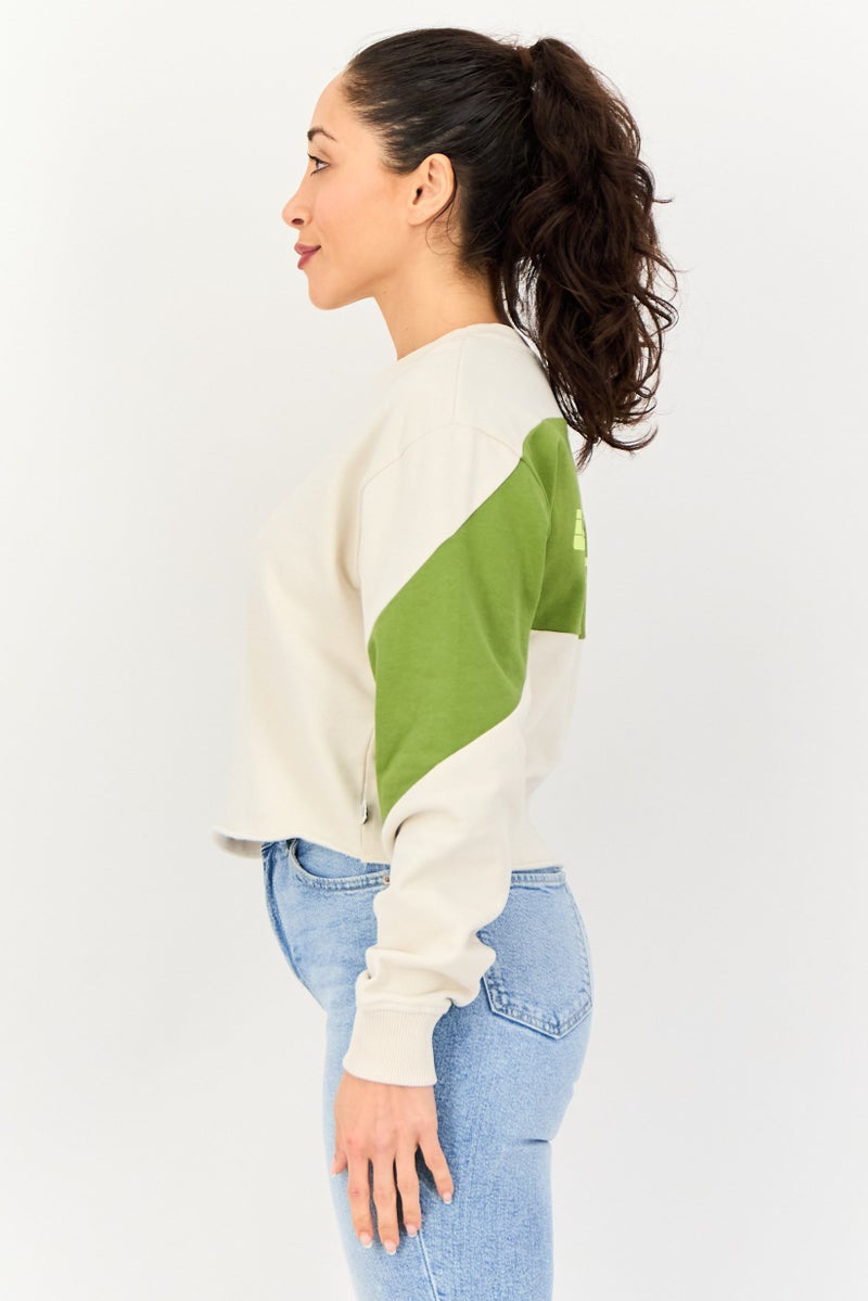 VANS بلوزة رياضية نسائية بأكمام طويلة مناسبة في الهواء الطلق، أبيض فاتح - Image 2