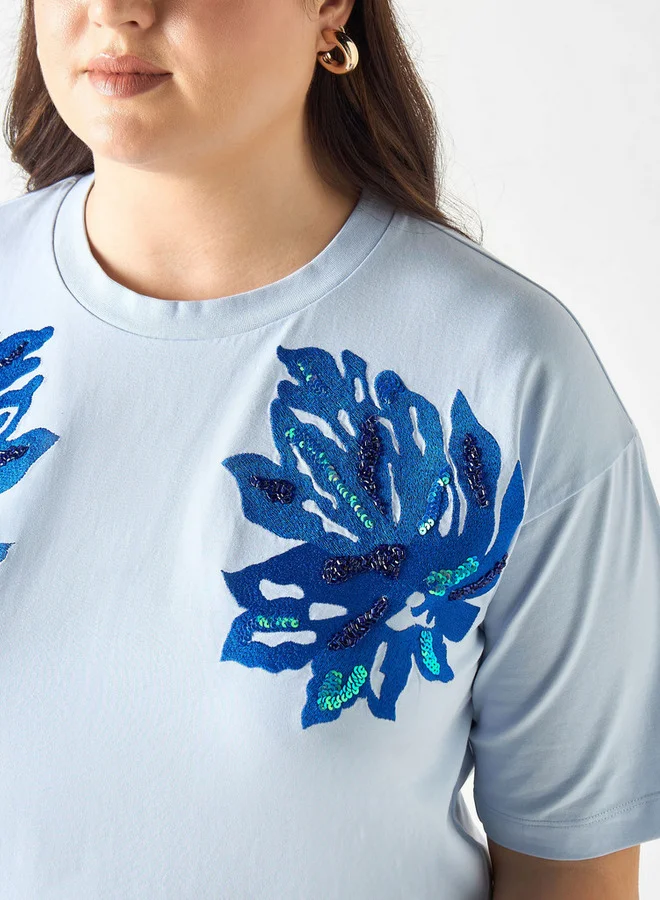 أولا بوبكن تيشيرت مقاس كبير مطرّز وأكمام قصيرة من أولا بوبكن