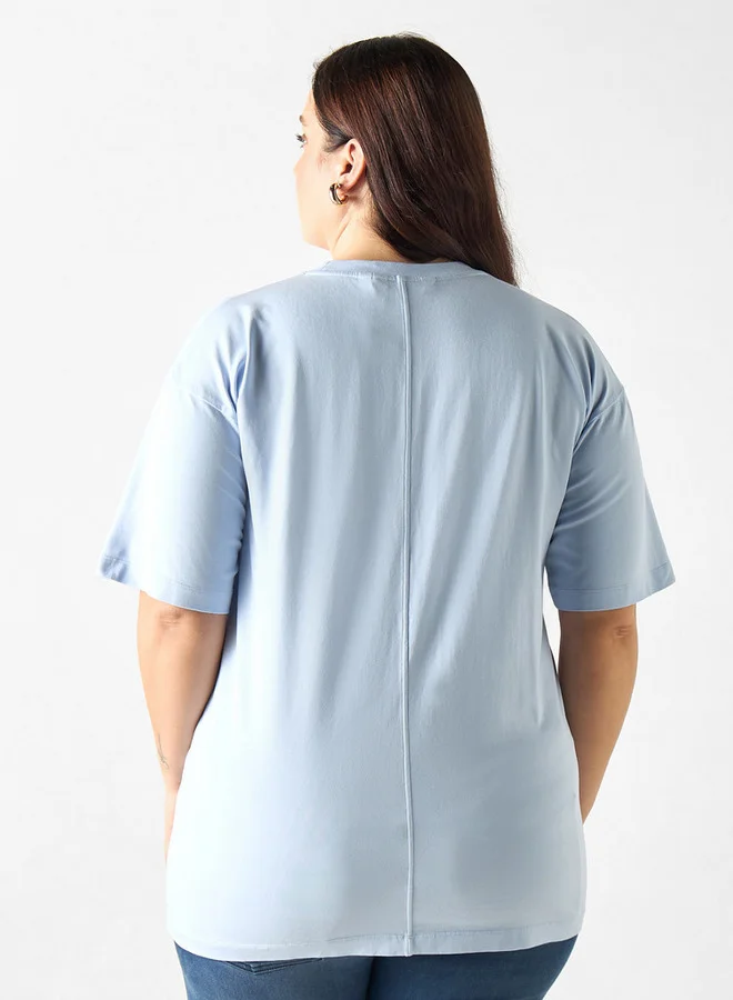 أولا بوبكن تيشيرت مقاس كبير مطرّز وأكمام قصيرة من أولا بوبكن