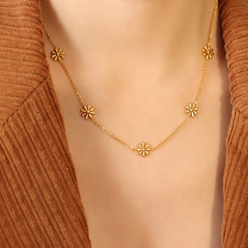 Personalized Internet Celebrity Flower Daisy Fairy Elegant Necklace Popular Titanium Steel Jewelry Not Faded Blogger Same Style P1316-gold necklace -40 5cm 