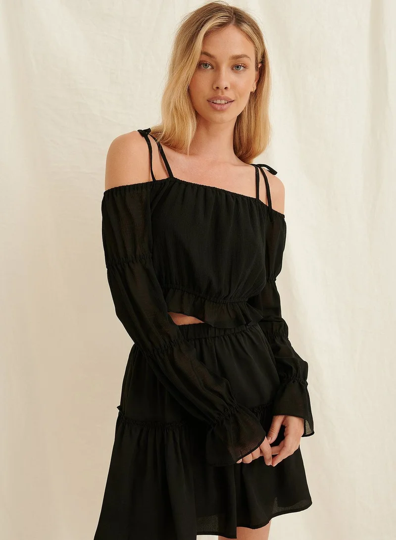 NA-KD Elastic Detail Off Shoulder Top