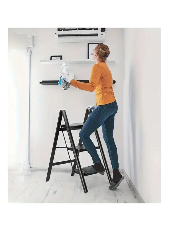 A strong and durable metal ladder with 3 steps made of aluminum alloys, featuring a foldable design with non-slip treads that can support a weight of 150 kg. It's easy to store and move with a space-saving design that requires no assembly, suitable for all household, commercial, kitchen, and office tasks. It's ideal for storing and cleaning plants; additionally, it can be used as a display unit or plant holder