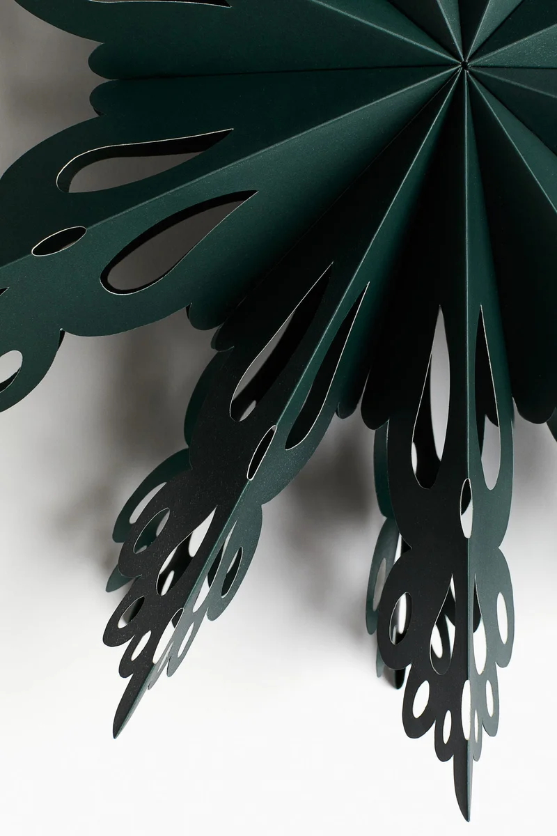 اتش اند ام زينة من الورق لشجرة الكريسماس