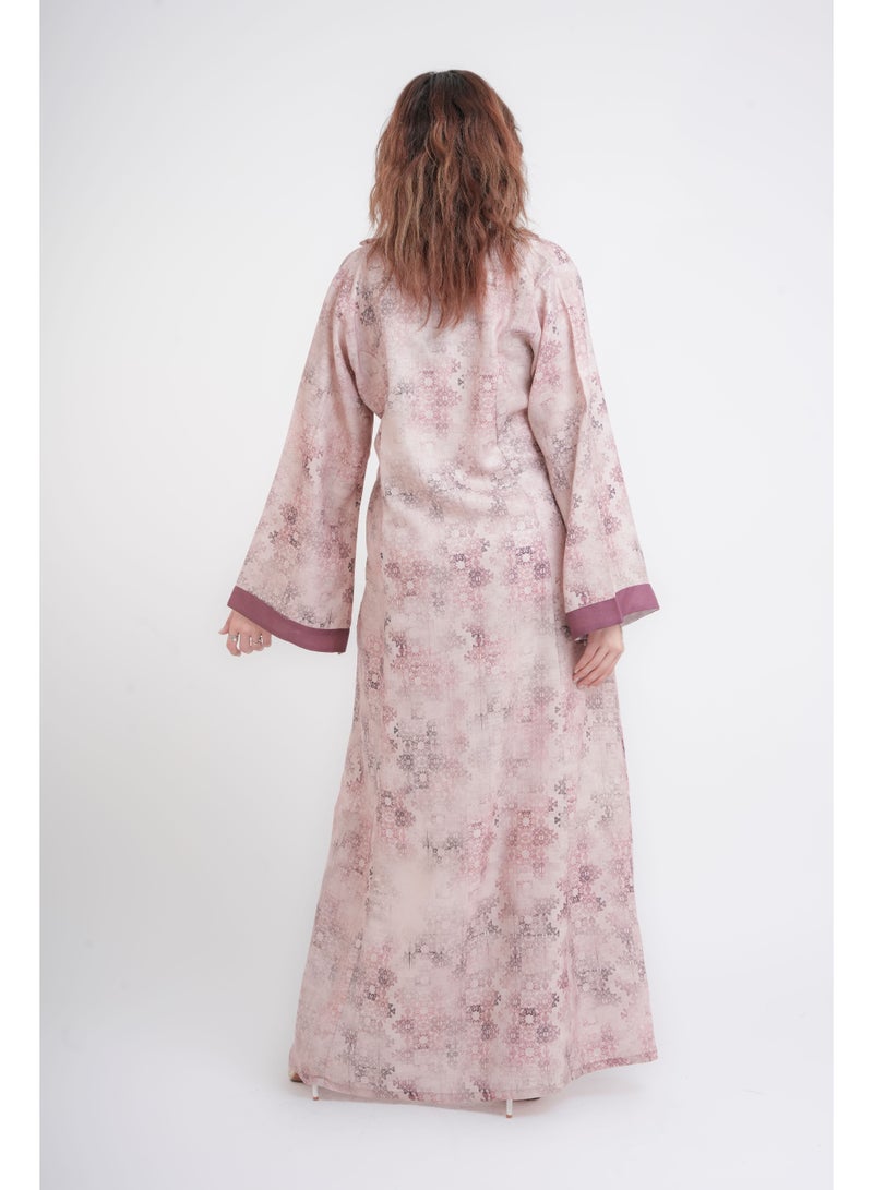 اكسا جلابية أنيقة بياقة ونقوش لون الخوخي - Image 4