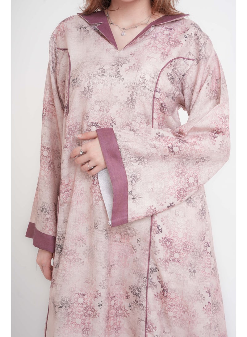 اكسا جلابية أنيقة بياقة ونقوش لون الخوخي - Image 2