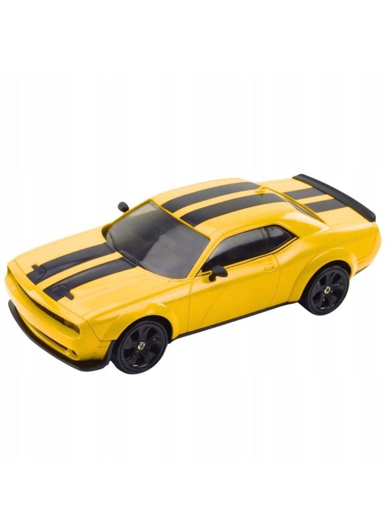 توي لاند سيارة دريفت رباعية الدفع مع تحكم عن بُعد وبطارية قابلة لإعادة الشحن، وإطارات دريفت إضافية، ووحدة تحكم، وأقماع أمان - لعبة سباق عالية السرعة للأطفال - أصفر - Image 1