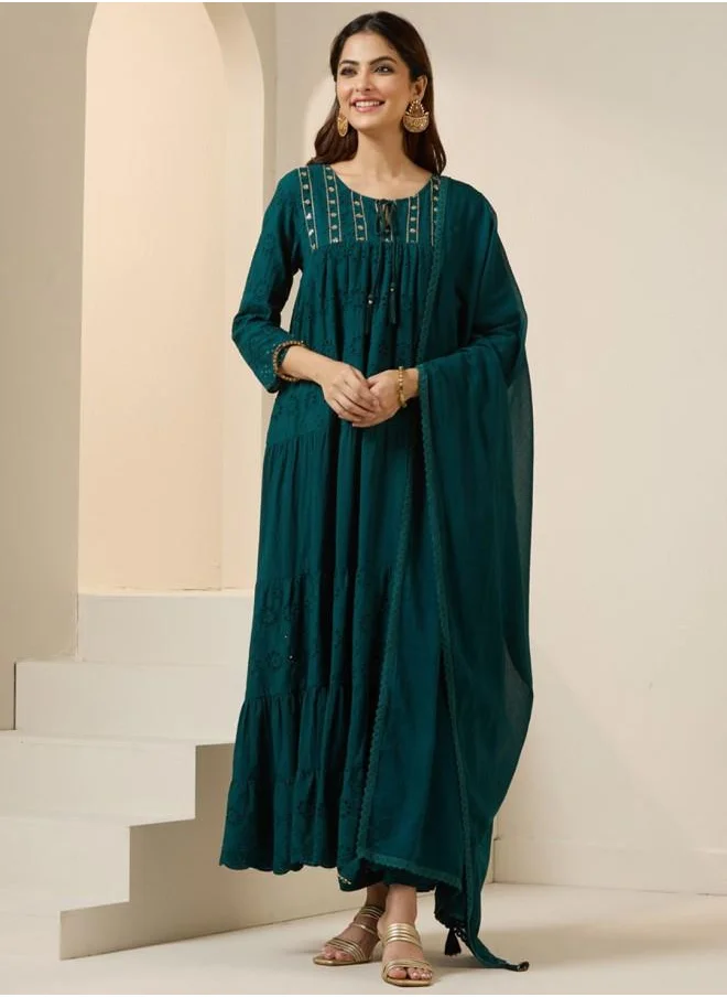 آي شين Tunic Women Lilac Cotton Kurta Set with Embroidered pattern Tunic and Palazzo features a Round neckline and Three-Fourth Sleeve secured with Elastic closure and styled in Straight Fit ideal for Festive moments — perfect for fashion-forward occasions.