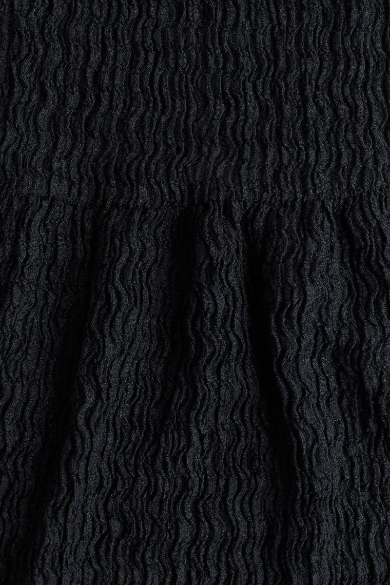 اتش اند ام بلوزة بحافة ببيبلوم وبربطة أمامية