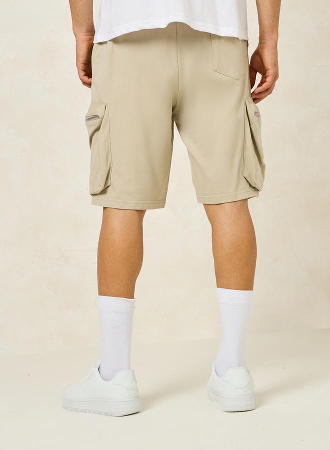 ستايلي شورت ستايلي سادة بقصة واسعة وجيب كارجو - Image 4
