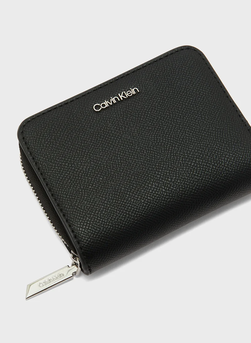 كالفن كلاين Must Medium Zip Around Wallet