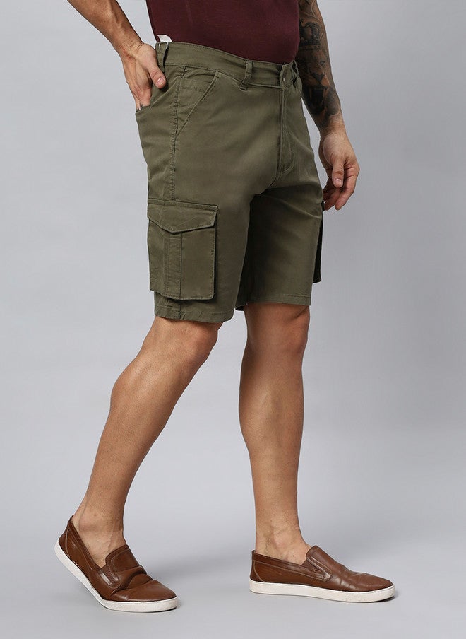 Hence Men Slim Fit Low-Rise Cargo Shorts in Green - Image 2