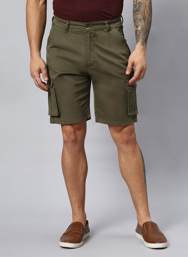 Hence Men Slim Fit Low-Rise Cargo Shorts in Green - Image 1