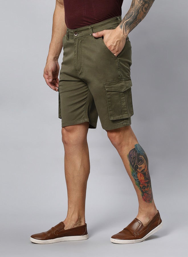 Hence Men Slim Fit Low-Rise Cargo Shorts in Green - Image 3