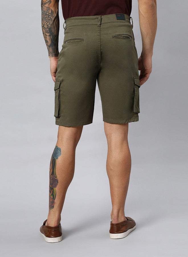 Hence Men Slim Fit Low-Rise Cargo Shorts in Green - Image 4