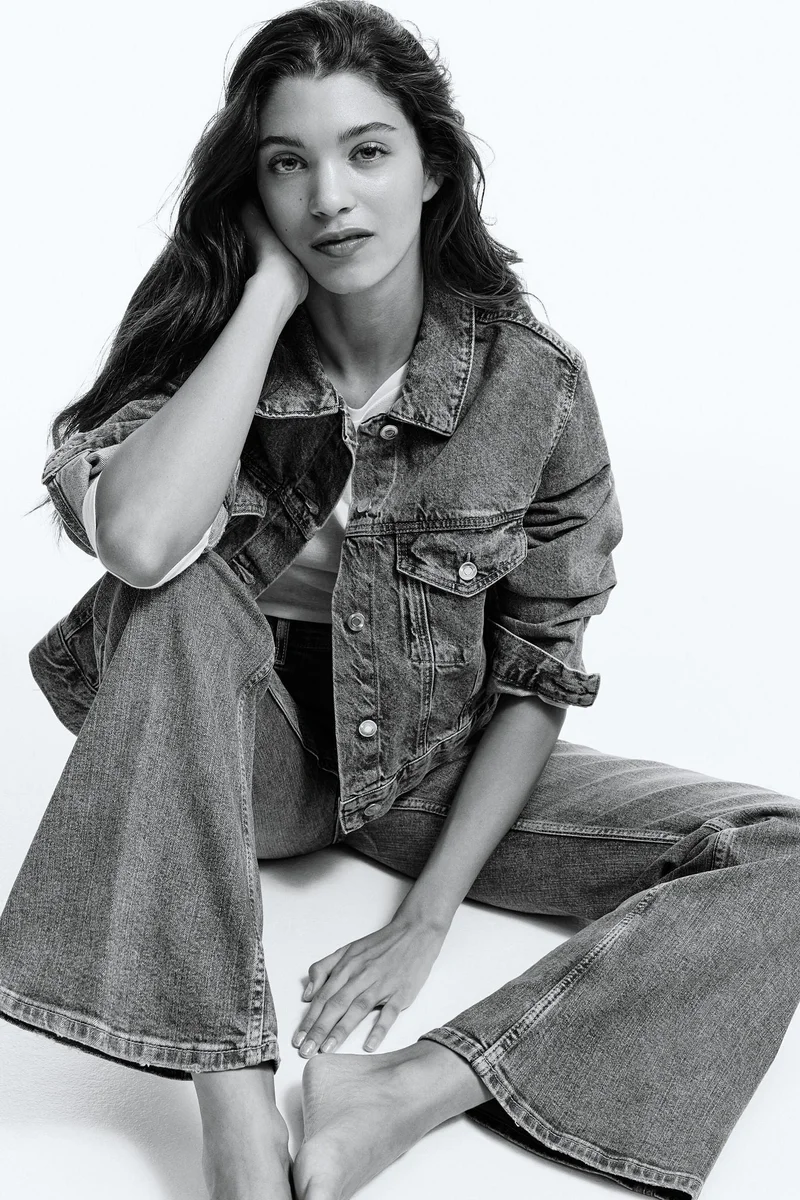 اتش اند ام جينز بقصة حافة واسعة وخصر عالي