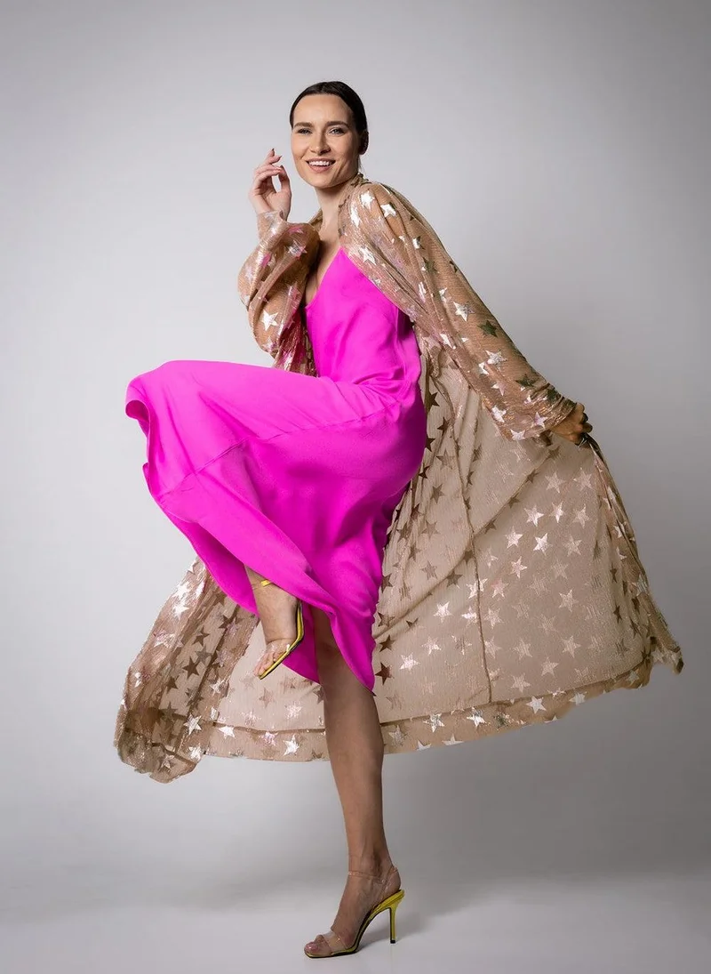 جانارا جونز Golden Shimmering Mesh Silver Stars Abaya Kaftan