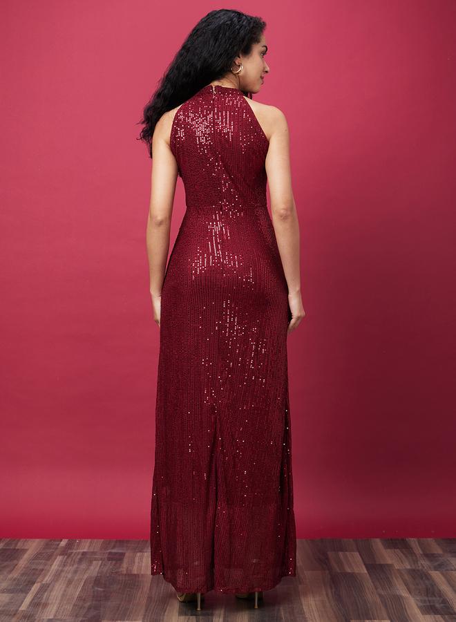 جلو باص فستان ماكسي نسائي عنابي مطرز بياقة هالتر وفتحة مفتاح - Image 3