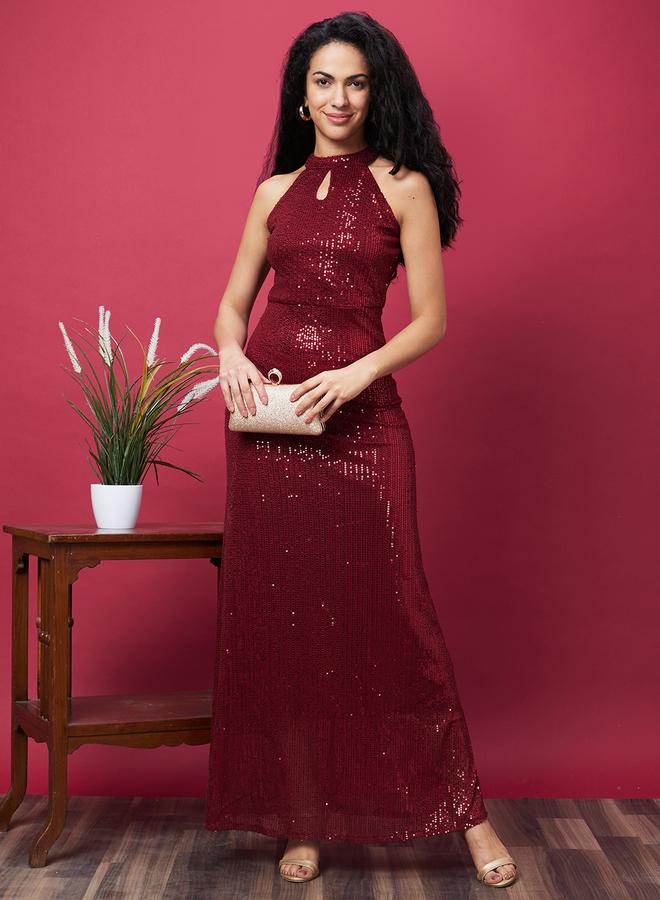 جلو باص فستان ماكسي نسائي عنابي مطرز بياقة هالتر وفتحة مفتاح - Image 1