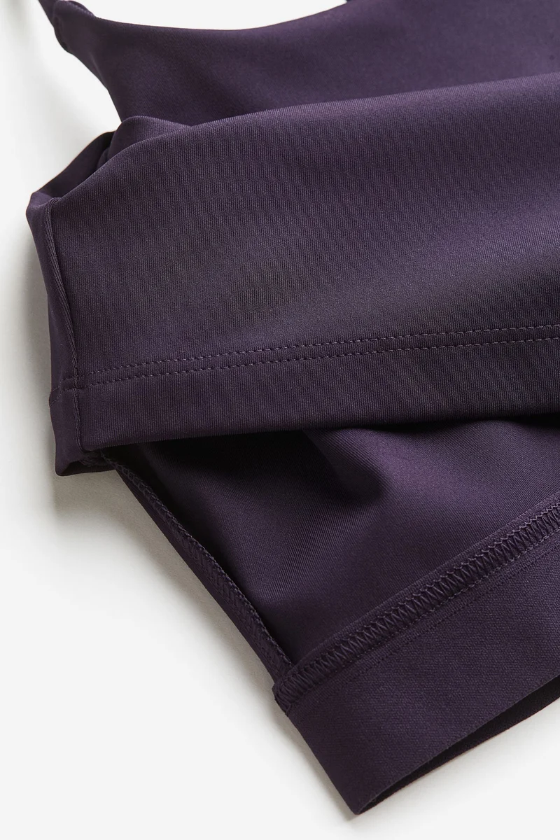 اتش اند ام بلوزة رياضية قصيرة من قماش دراي موف