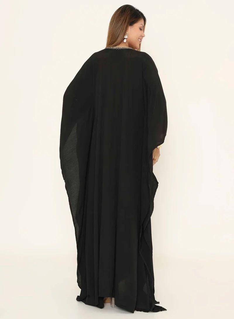 هانا آند سارا جلابية عربية سوداء خالدة بتطريز ذهبي