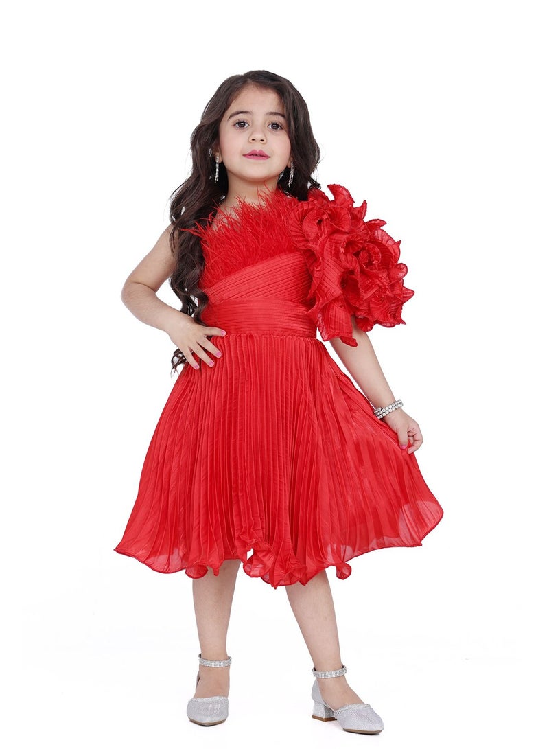 Modern Design Evening dress with feathers above the bodice, with pleats from the waist, uniform to the bottom of the dress. Shine with this elegant dress on your different occasions - Image 1
