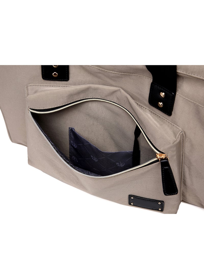 حقيبة حفاضات مام داد من زيرا، مستلزمات الطفل، حقيبة كبيرة للحفاضات، بساط لتغيير الحفاضات، جيوب متعددة، جيب لزجاجة الحليب، حديث الولادة، مضاد للماء، قابل للغسل، بيج - Image 5